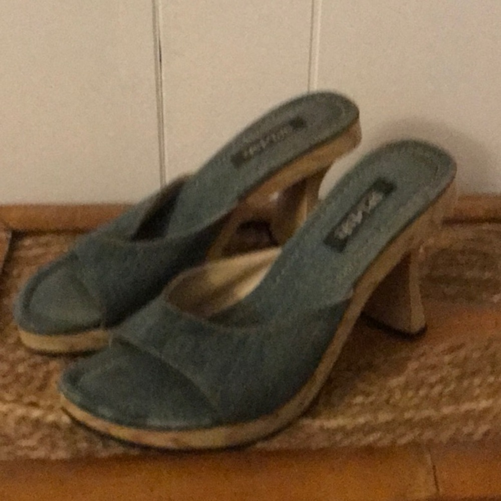 Splash clog heels